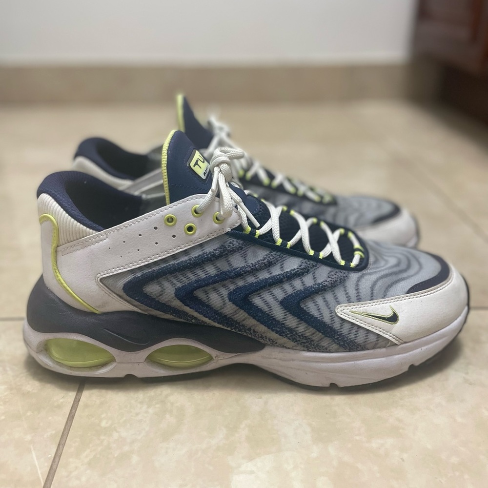 Nike Men’s Air Max TW - size 13
